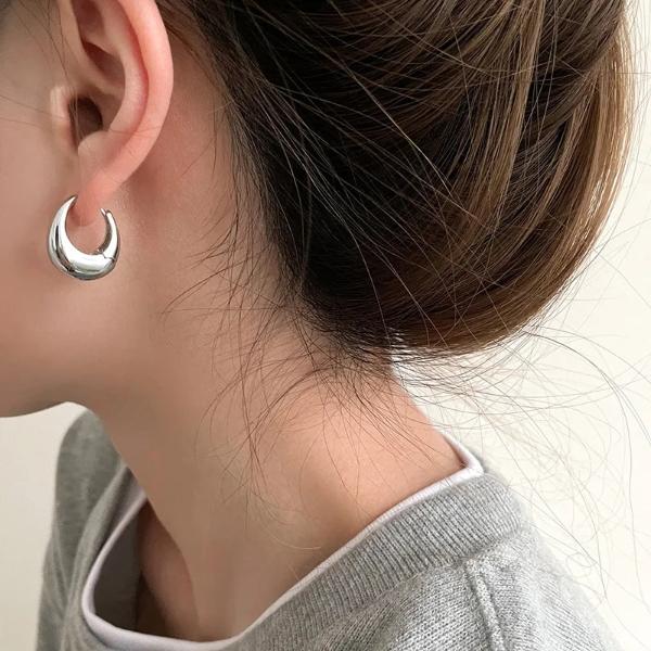 FREE GIFT - U Shape Hoop Earrings